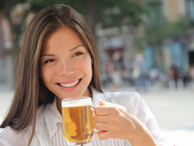 "Пиво защищает женщин от остеопороза"