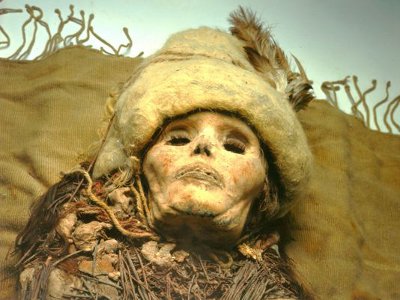 На шее этой мумии найден древнейший сыр, фото Wang da Gang