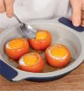 Запеченные в помидорах яйца. Шаг 3