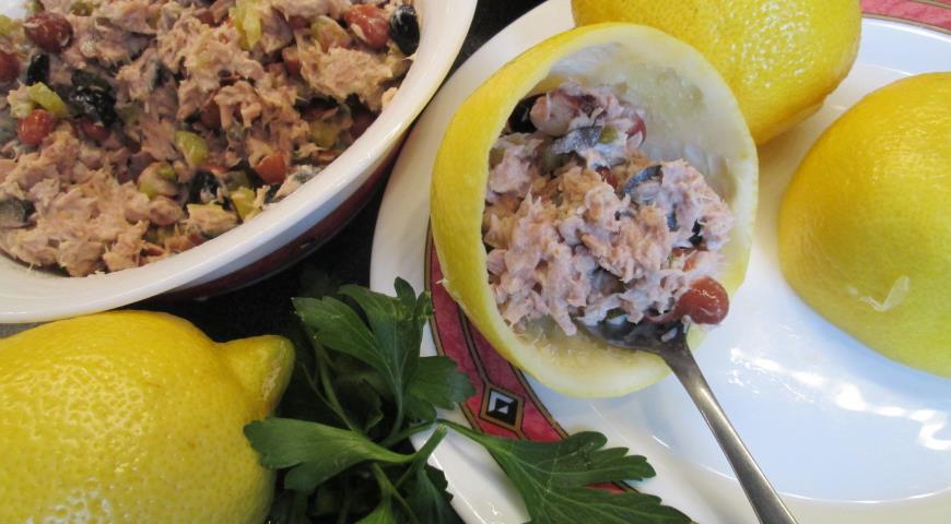 Салат фасолевый с тунцом, маслинами и каперсами. Шаг 4