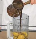 Фото приготовления рецепта: Кофейный коктейль с персиками, шаг №3