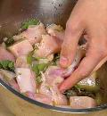 Фото приготовления рецепта: Картофельные шашлыки с курицей, шаг №3