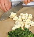 Фото приготовления рецепта: Паста с цветной капустой, брокколи и грибным соусом, шаг №4