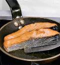 Фото приготовления рецепта: Салат из лосося со спаржей, шаг №2