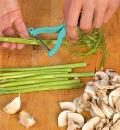 Фото приготовления рецепта: Лапша тальолини с грибами и спаржей в сливочном соусе, шаг №1