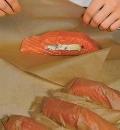 Фото приготовления рецепта: Кармашки из лосося с горгонзолой, шаг №3