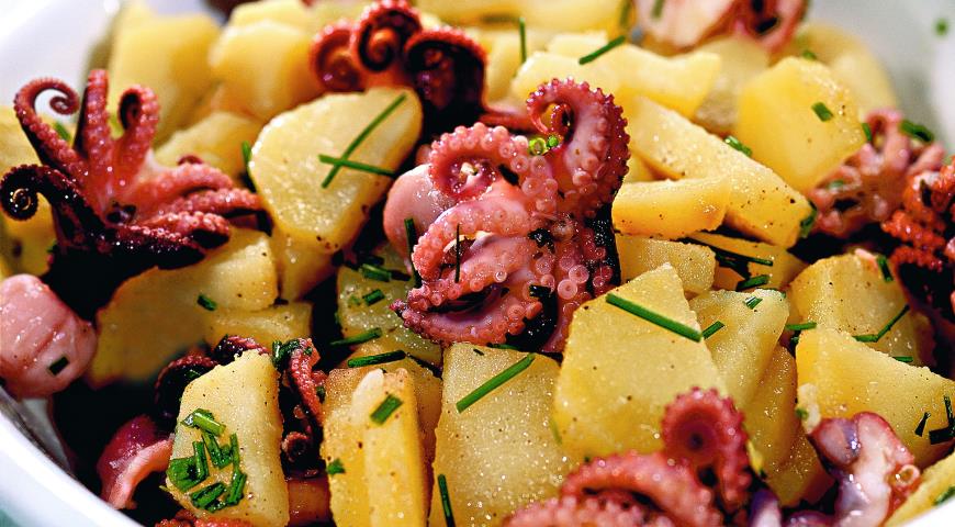 Рецепт Картофельный салат с маринованными осьминогами