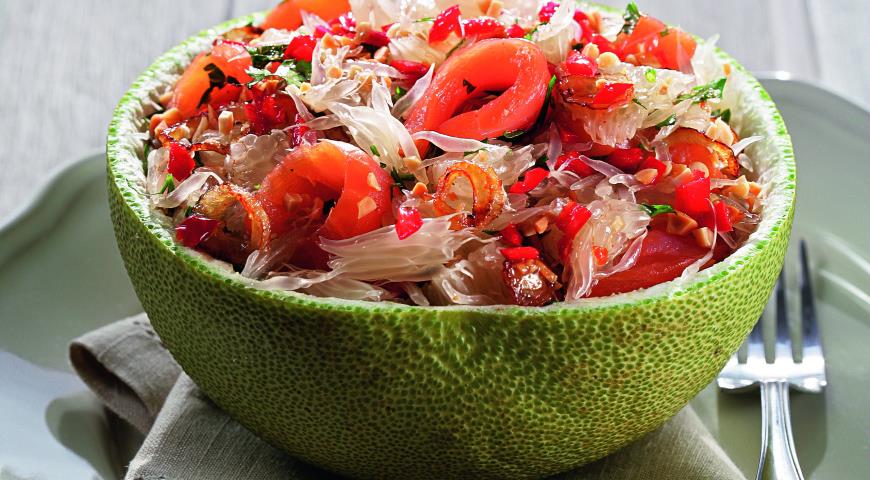 Рецепт Тайский салат из помело с копченым лососем