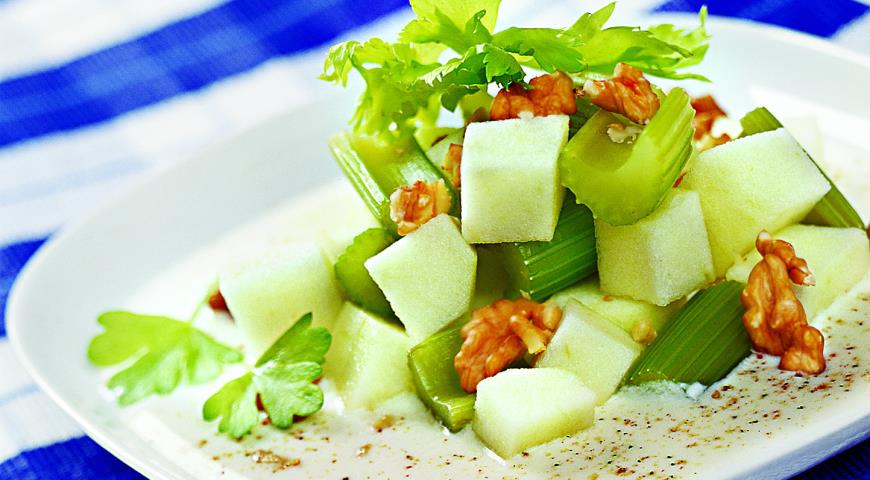 Оригинальный постный салат из сельдерея и яблок: рецепт национальной кухни