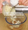 Фото приготовления рецепта: Салат из молодого картофеля с редисом, шаг №2