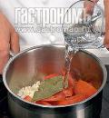 Фото приготовления рецепта: Вафли из пармезана с томатным соусом, шаг №3