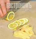 Фото приготовления рецепта: Имбирный тодди с лимоном, шаг №1