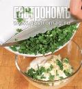 Фото приготовления рецепта: Салат из  редиса, шаг №2