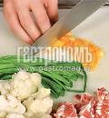 Фото приготовления рецепта: Картошка в фольге с начинкой, шаг №6
