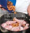 Фото приготовления рецепта: Курица с миндалем, шаг №3