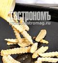 Фото приготовления рецепта: Постное жаркое с картофелем фри, шаг №4