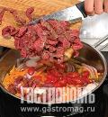 Фото приготовления рецепта: Соте из говядины с соевыми оладьями, шаг №3