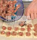 Фото приготовления рецепта: Дюшбара, азербайджанские пельмени, шаг №3