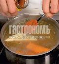 Фото приготовления рецепта: Холодный крем-суп из мидий и креветок с карри, шаг №1