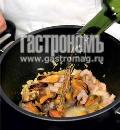 Фото приготовления рецепта: Холодный крем-суп из мидий и креветок с карри, шаг №4