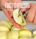 Фото приготовления рецепта: Утка с яблоками и черносливом в сливовом соусе , шаг №1
