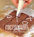 Фото приготовления рецепта: Шоколадная карамель "крестики-нолики", шаг №4