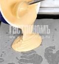 Фото приготовления рецепта: Двухцветный сливочный торт с мандаринами и миндалем, шаг №4