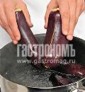 Фото приготовления рецепта: Соленые баклажаны, фаршированные овощами, шаг №1