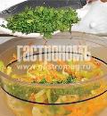 Фото приготовления рецепта: Соленые баклажаны, фаршированные овощами, шаг №4