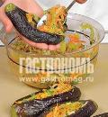 Фото приготовления рецепта: Соленые баклажаны, фаршированные овощами, шаг №5