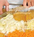 Фото приготовления рецепта: Консервированные перцы, фаршированные овощами, шаг №1