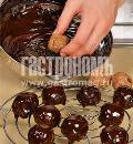 Фото приготовления рецепта: Шоколадные орешки, шаг №3