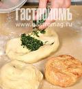 Фото приготовления рецепта: Хлеб с зеленью и красным перцем, шаг №3