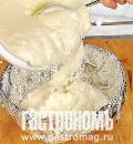 Фото приготовления рецепта: Ананасовый торт-мороженое, шаг №4