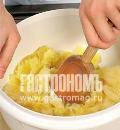 Фото приготовления рецепта: Куриные окорочка, фаршированные картофелем и грибами, шаг №1