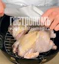 Фото приготовления рецепта: Цыплята с грецкими орехами и брусничным соусом, шаг №6