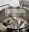Фото приготовления рецепта: Рыбный бульон , шаг №2