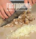 Фото приготовления рецепта: Пельмени с маринованными грибами, шаг №3