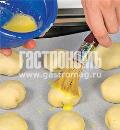 Фото приготовления рецепта: Пирожки из дрожжевого теста с капустой, шаг №3
