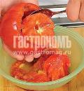 Фото приготовления рецепта: Фаршированные помидоры. Базовый рецепт. Холодный способ, шаг №3