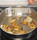 Фото приготовления рецепта: Суп из белых грибов, шаг №4