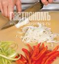 Фото приготовления рецепта: Салат с черешковым сельдереем, шаг №1