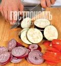 Фото приготовления рецепта: Баранина с баклажанами и помидорами, шаг №3