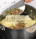 Фото приготовления рецепта: Утиное филе с кремом из вяленых  томатов и острым картофельным пюре, шаг №2