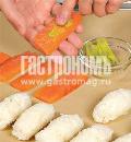 Фото приготовления рецепта: Нигири-суши с малосольным лососем , шаг №5