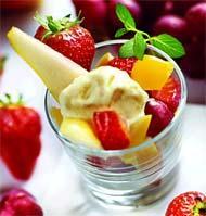 Маседуан из фруктов и ягод с мороженым