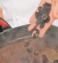 Фото приготовления рецепта: Рулеты из телятины с маслинами, шаг №6