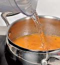 Фото приготовления рецепта: Тыквенный суп с помидорами, шаг №3