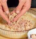 Фото приготовления рецепта: Сырный пирог из лосося, шаг №3