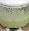 Фото приготовления рецепта: Зеленые блины, шаг №3